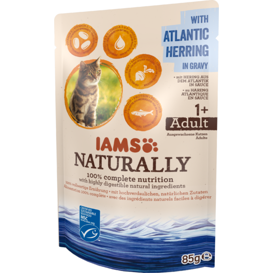 IAMS Naturally nedves táp felnőtt macskáknak észak-atlanti heringgel szaftban 85g